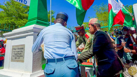 Le chef de la transition, Michaël Randrianirina, rend hommage au premier président malgache, Philibert Tsiranana, dans son village d'Anahidrano, le 14 octobre 2026.
