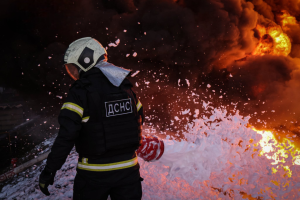 Внаслідок падіння уламків дрона у Шевченківському районі Києва сталося загоряння будинку