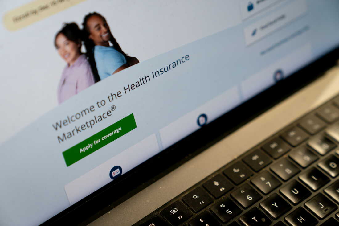 The Healthcare.gov web page is shown. 