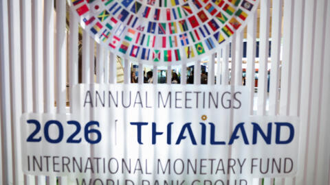 Des participants assistent aux réunions annuelles 2026 du FMI et de la Banque mondiale au Centre national des congrès Queen Sirikit (QSNCC) à Bangkok, en Thaïlande, le 13 octobre 2026.
