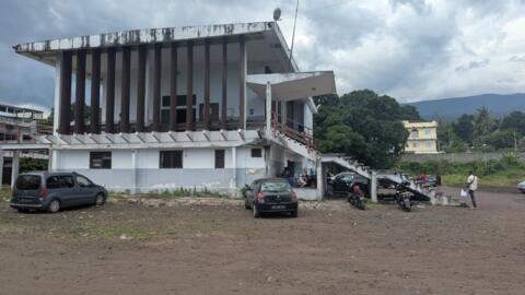 Une vue du Palais de justice de Moroni.