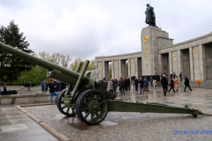 Уряд Німеччини підтримує історичне переосмислення радянських меморіалів у Берліні