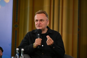 Садовий: Казначейство заблокувало платежі - у Львові двірники звільняються через затримки зарплати 