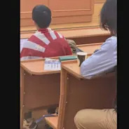 莫斯科大學南京留學生披旭日旗上課 內地官媒斥公然冒犯 男生拍片道歉