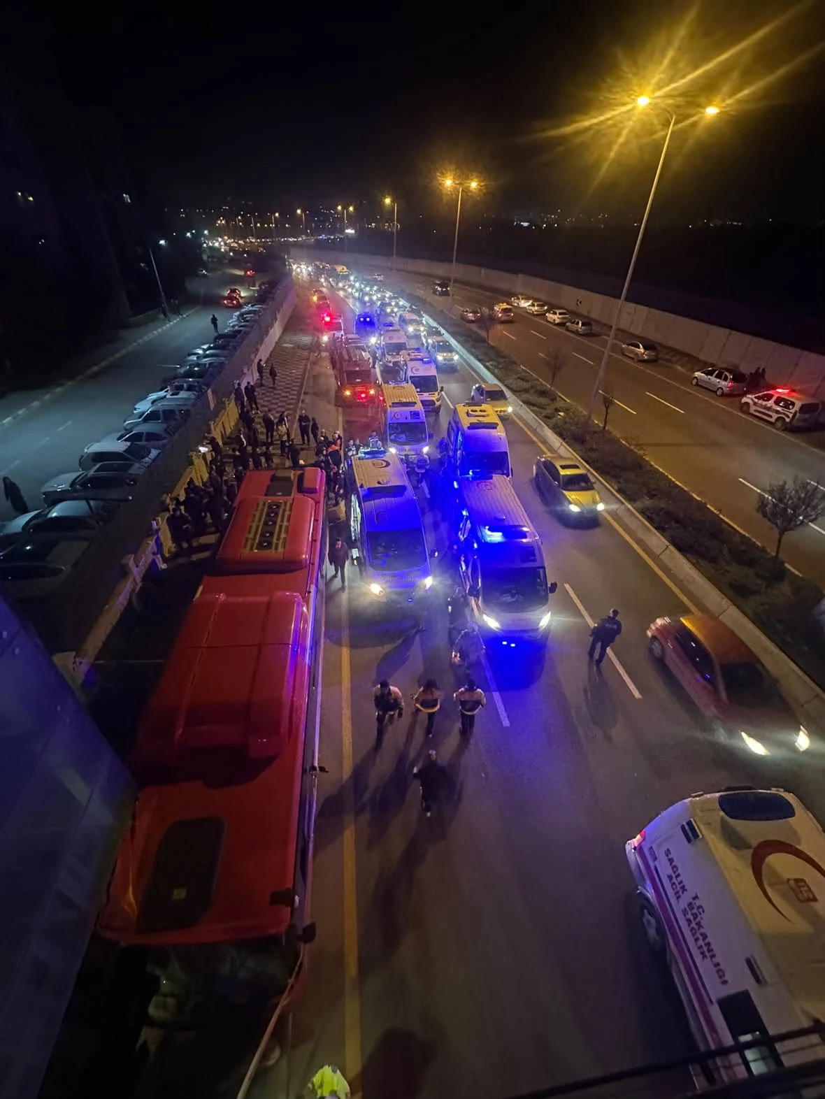 Ankara'da can pazarı: EGO otobüsü üst geçide çarptı, 24 kişi yaralandı