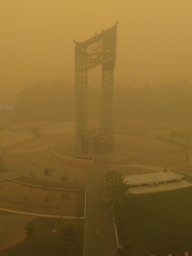 Toxic smog blankets Indonesia