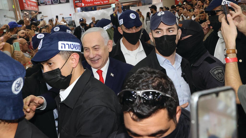 Netanyahu at Lod Center, visiting shopping malls, restaurants and cafes 
