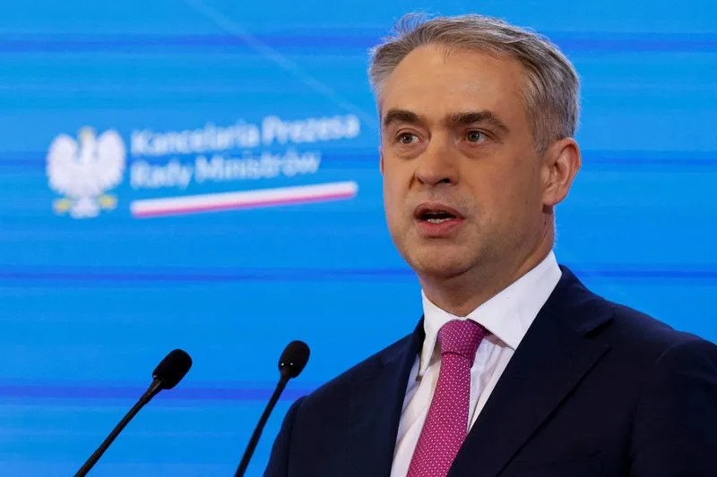 FILE PHOTO: Poland's ministers present plan to ban phones for under-16s in primary schools