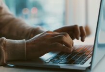 Windows 11's System32 holds 64-bit files while SysWOW64 has 32-bit ones