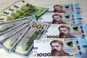 Євро дешевшає, долар дорожчає: офіційний курс гривні на 23 жовтня