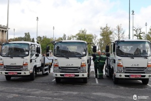 Миколаїв отримав від міжнародних партнерів автомобілі для благоустрою та відновлення інфраструктури