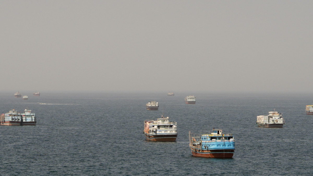 tankers-hormuz-october-2026