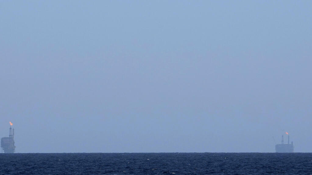 L'accord signé entre la Libye et la Turquie délimite leurs espaces maritimes respectifs et leurs zones économiques exclusives qui leur donnent des droits d’exploitation des ressources du fond marin et de son sous-sol [illustration].