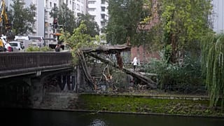 Storm Austen batters France and UK with winds of up to 160 km/h