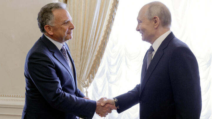 Russian President Vladimir Putin shakes hands with US special envoy Steve Witkoff during a meeting at the Constantine Palace in Saint Petersburg, Russia, October 21, 2026.