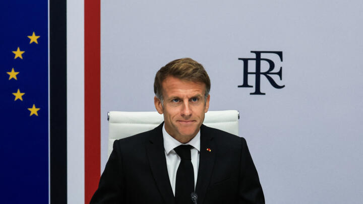 Le président français Emmanuel Macron lors de la réunion de crise à l'Élysée, à Paris, le 18 octobre 2026