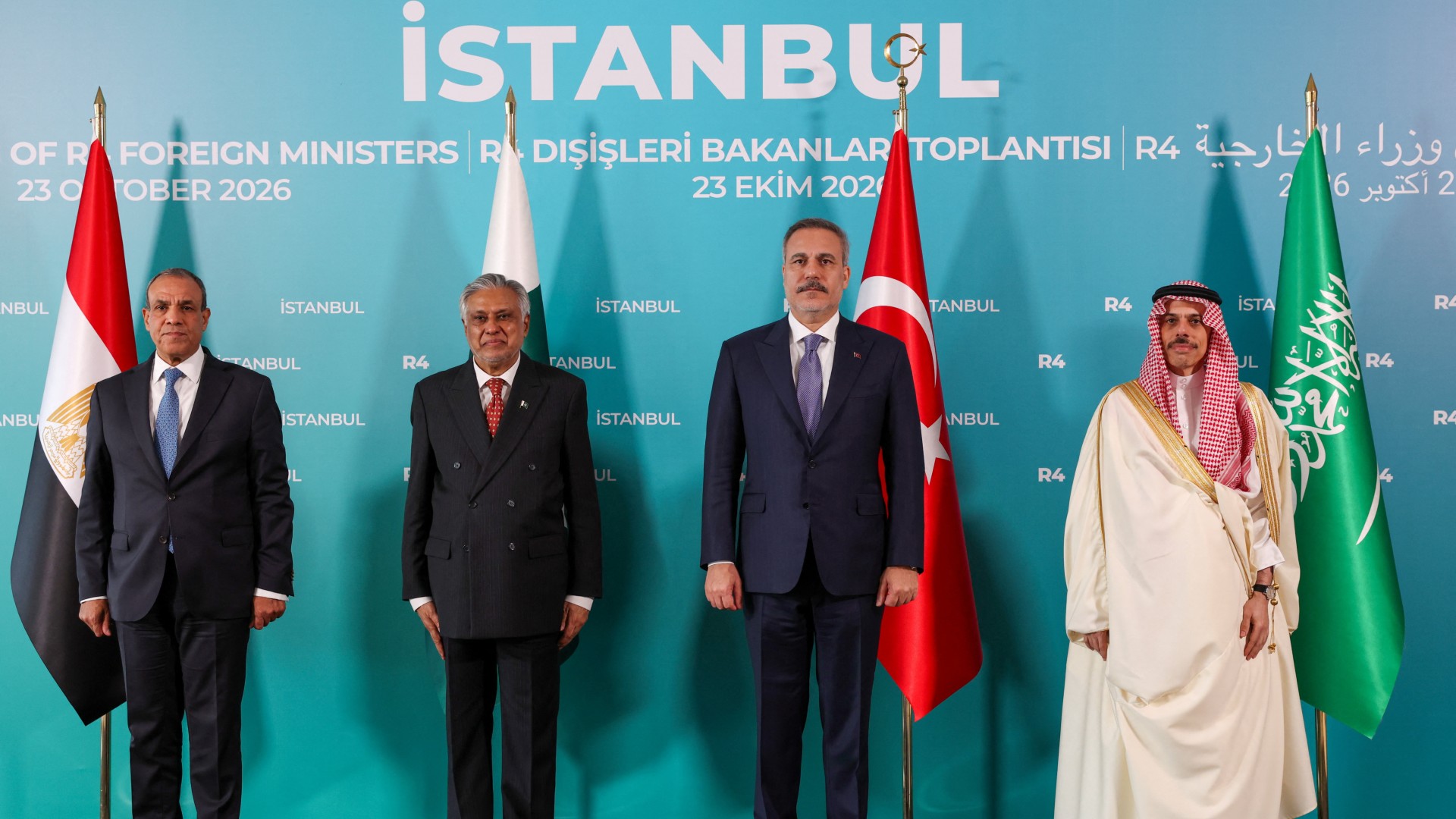 The foreign ministers of Turkey, Egypt, Pakistan and Saudi Arabia pose before their meeting in Istanbul, 23 October 2026 (Murad Sezer/Reuters)