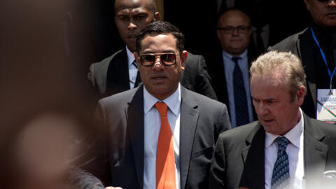 L'homme d'affaires Mamy Ravatomanga (au centre), principal pourvoyeur de fonds de l'ex-président malgache Andry Rajoelina.