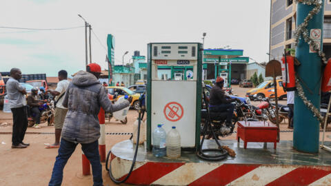 Dans une station essence de Yaoundé, au Cameroun.